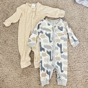 Set of 2 Gerber Neutral Snap Pajamas in size 0-3 months